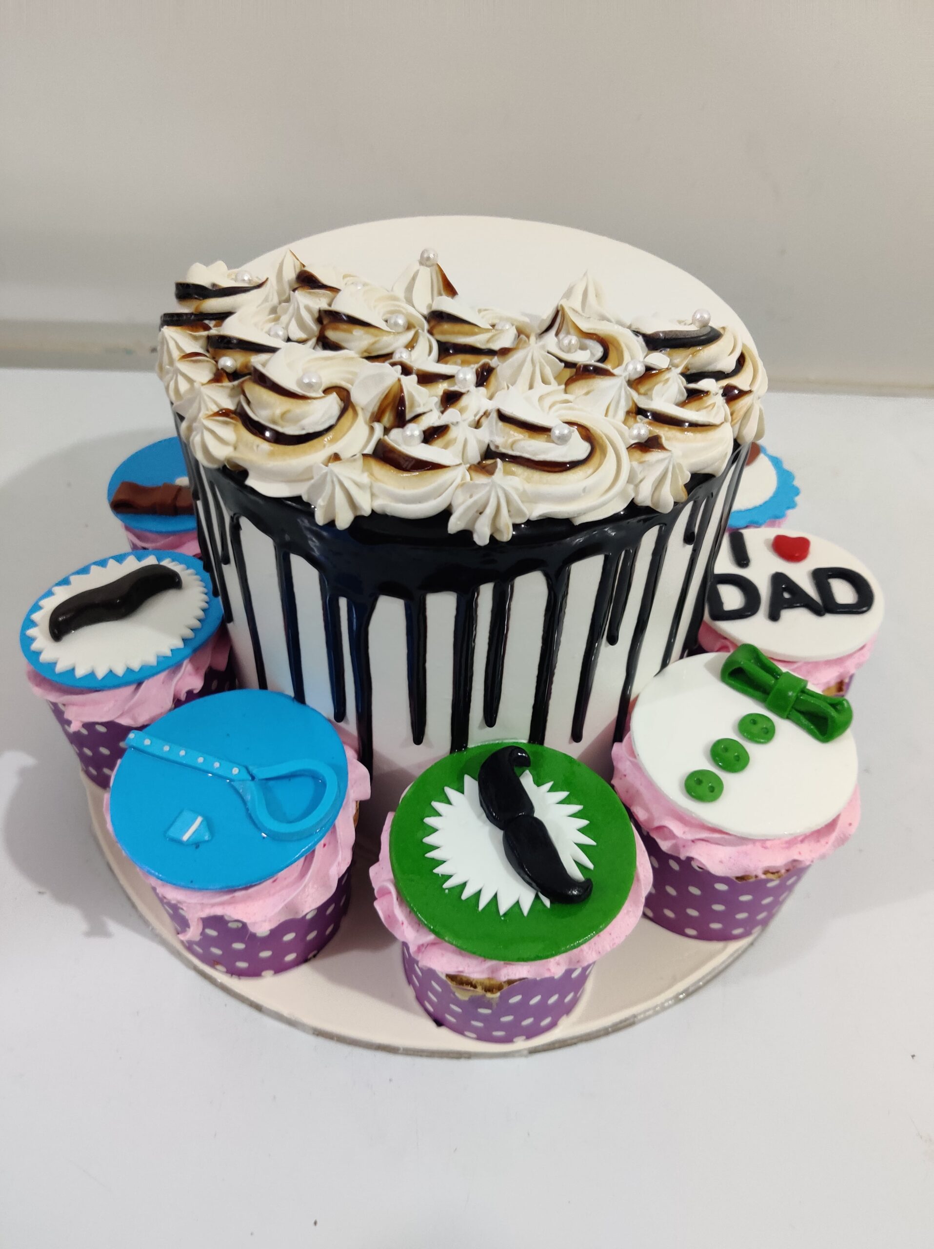 Unique Father's Day cakes - Gurgaon Bakers