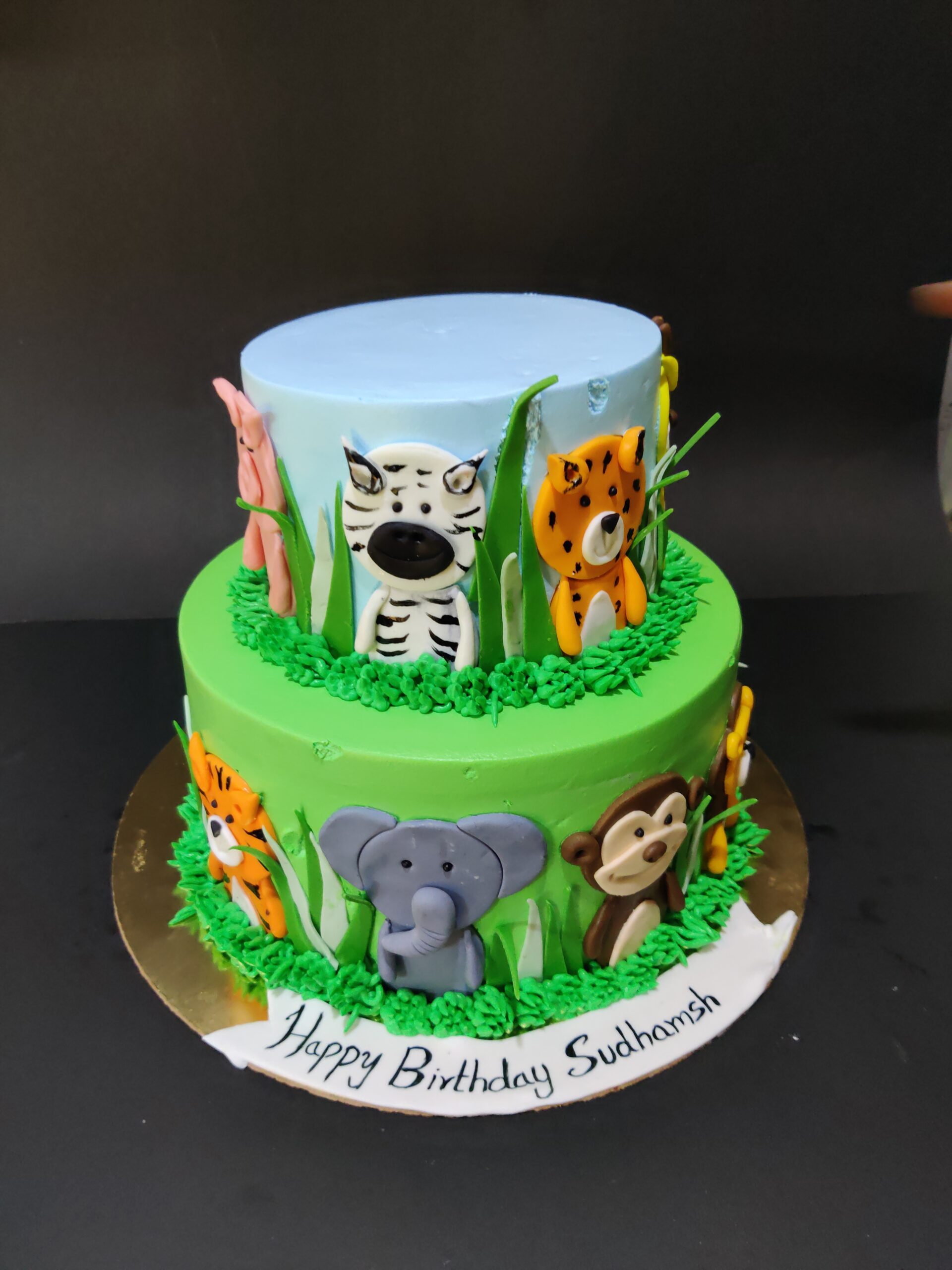 Jungle Theme Baby Shower | Jungle theme cakes, Jungle baby shower cake,  Baby shower cakes